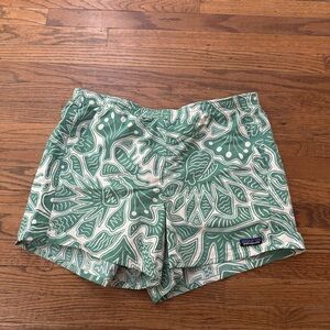 Patagonia Baggies Shorts in Bees and Flowers: Heartleaf Green L EUC